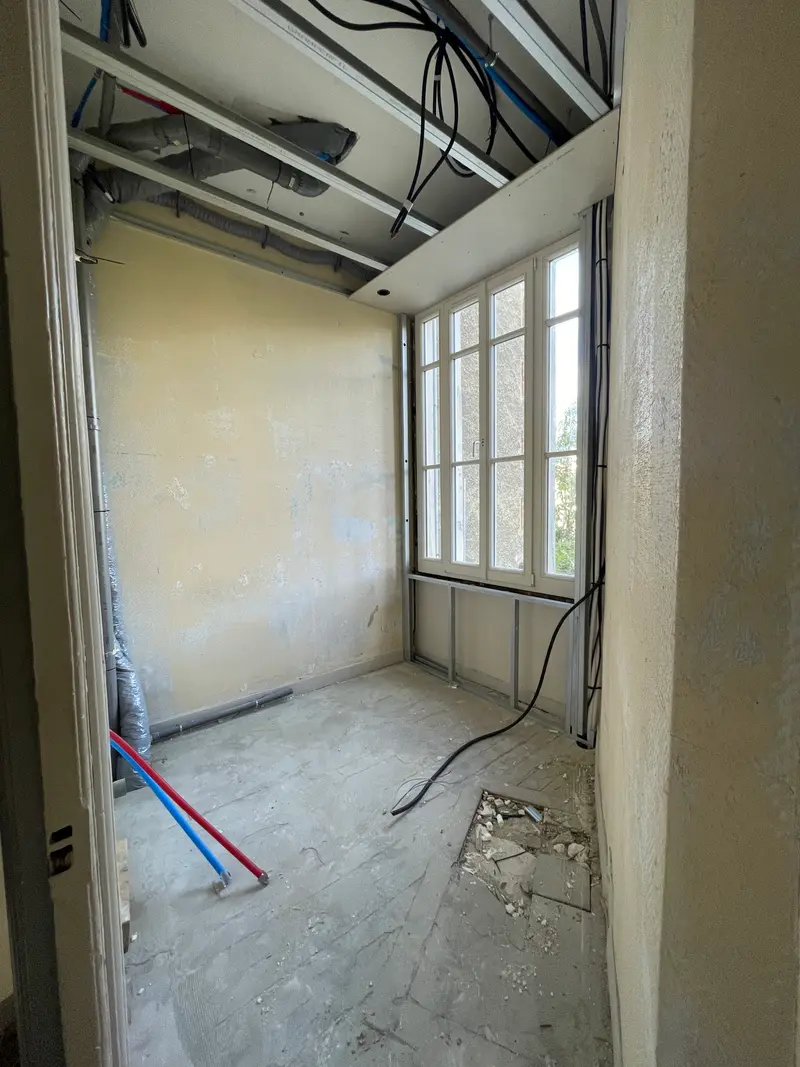 Salle de bains avant rénovation – projet Accueillir, maison rémoise